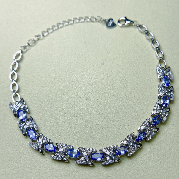 Pulsera de Tanzanita Natural con Incrustaciones de Plata S925 de 35