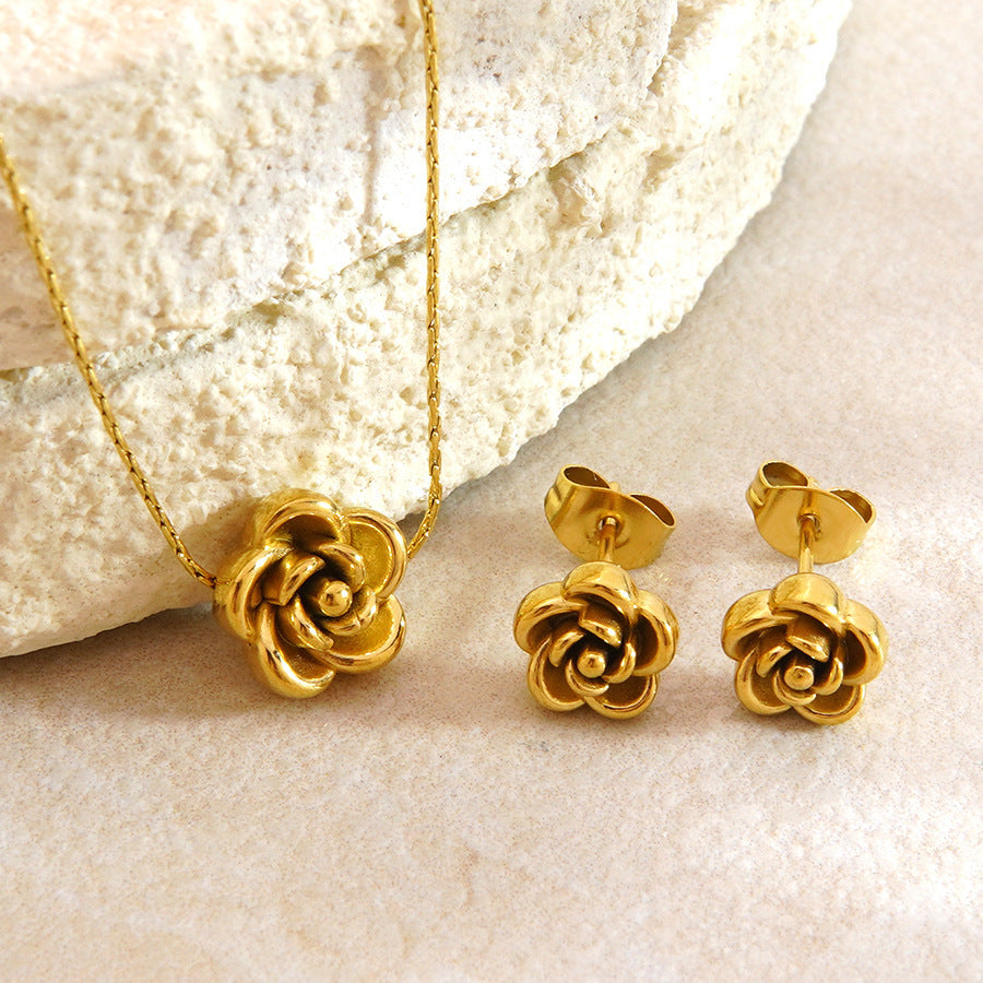 Conjunto de Collar y Pendientes de Flores | Joyería Dorada de Estilo Francés