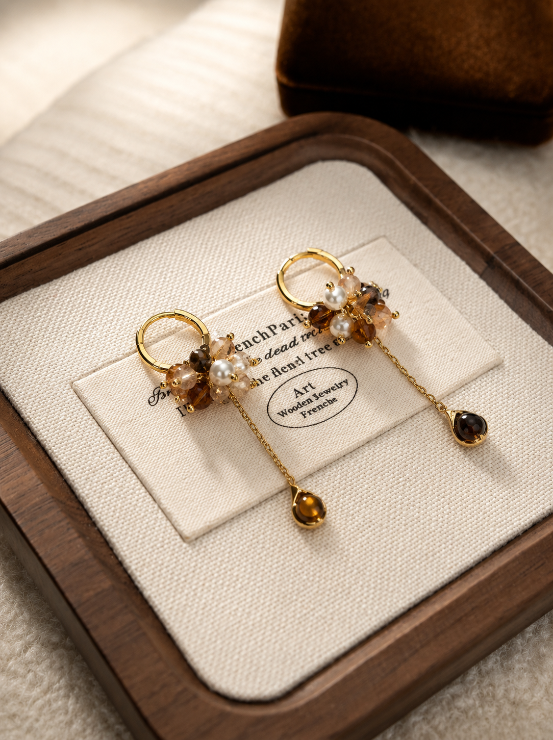 Pendientes Dorados con Piedra Ojo de Tigre | Joya Elegante para Invitadas y Eventos