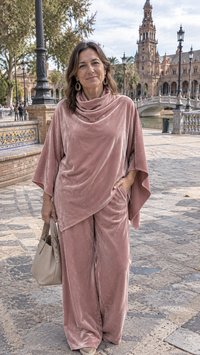 Conjunto de Top Tipo Capa de Cuello Alto y Pantalones de Pierna Ancha