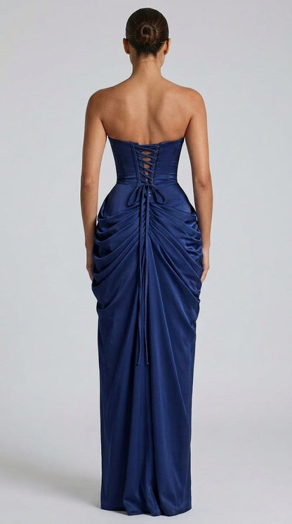 Vestido Romántico Sin Tirantes con Pliegues y Abertura