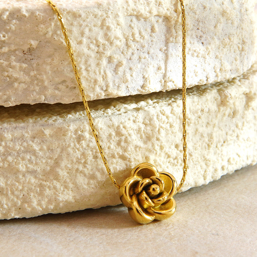 Conjunto de Collar y Pendientes de Flores | Joyería Dorada de Estilo Francés