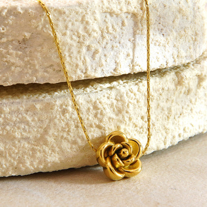 Conjunto de Collar y Pendientes de Flores | Joyería Dorada de Estilo Francés