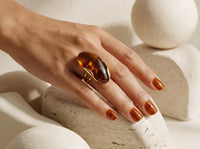 Anillo Ajustable de Resina y Acero Inoxidable Chapado en Oro 18K