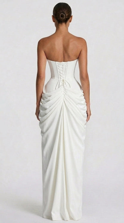 Vestido Romántico Sin Tirantes con Pliegues y Abertura